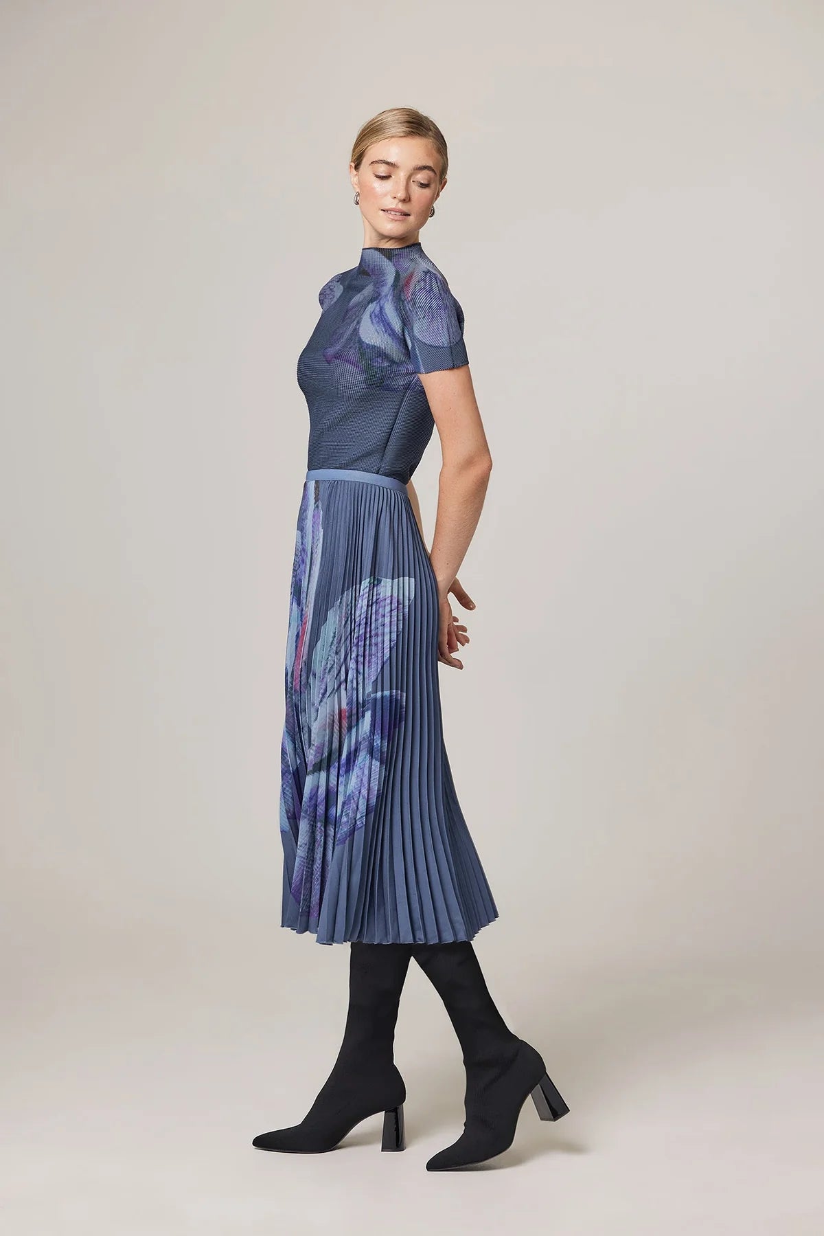 Wild Cosmos Womens Agata Coral Print Pleated Skirt