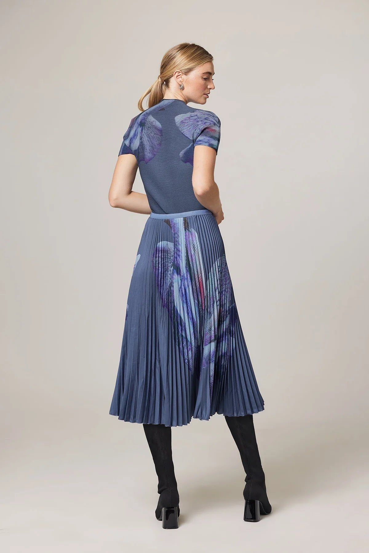 Wild Cosmos Womens Agata Coral Print Pleated Skirt