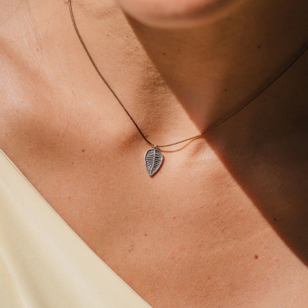 Bronwen Tiny Charm Necklace - Fern