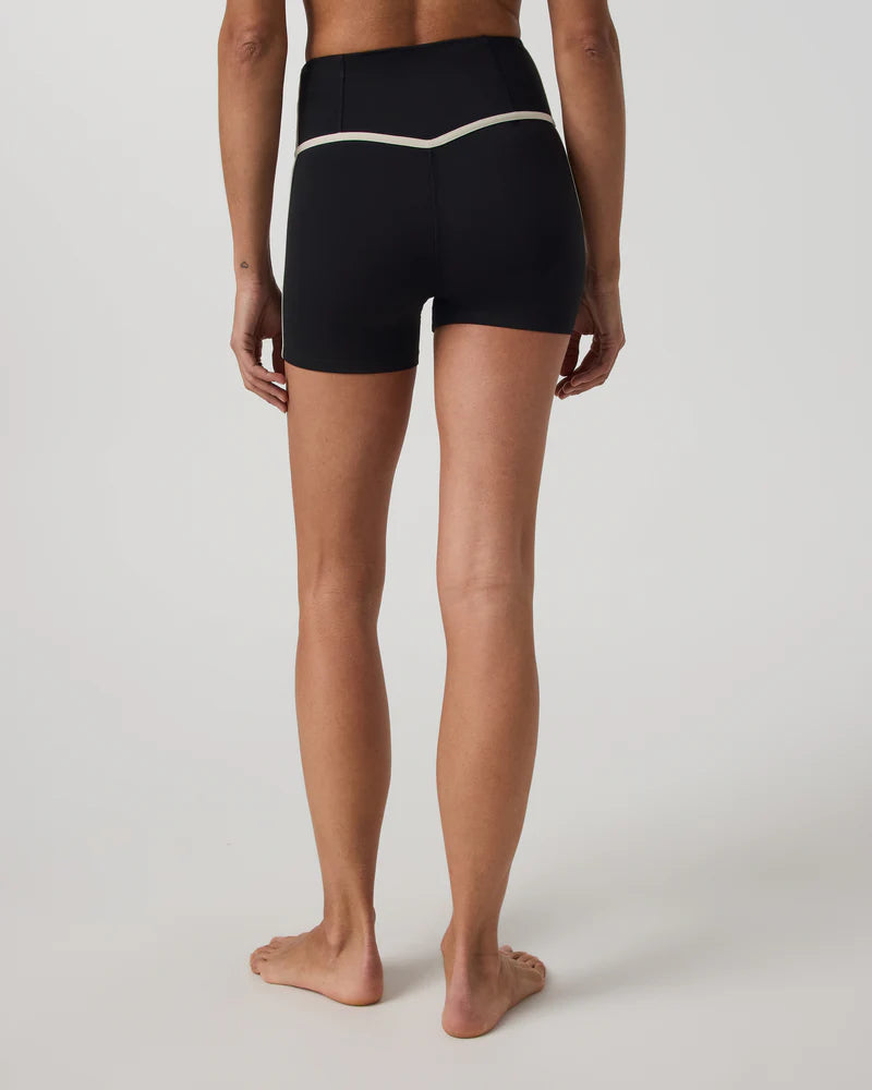 Vuori Womens AllTheFeels Corset Short 4"